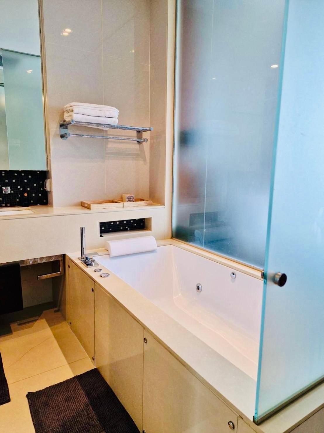 Luxury 1Bed 1Bath 300M Bts Phrom Phong, Emporium Emsphere Emquartier Bangkok Exterior photo
